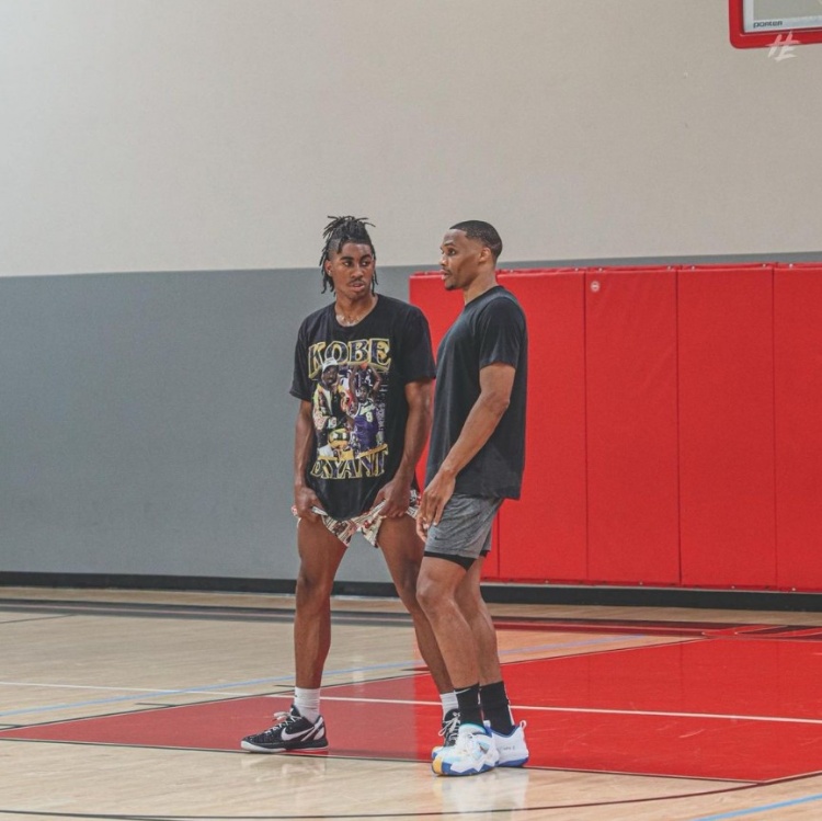NBA又一巨星倒下！密尔沃基雄鹿球迷震惊