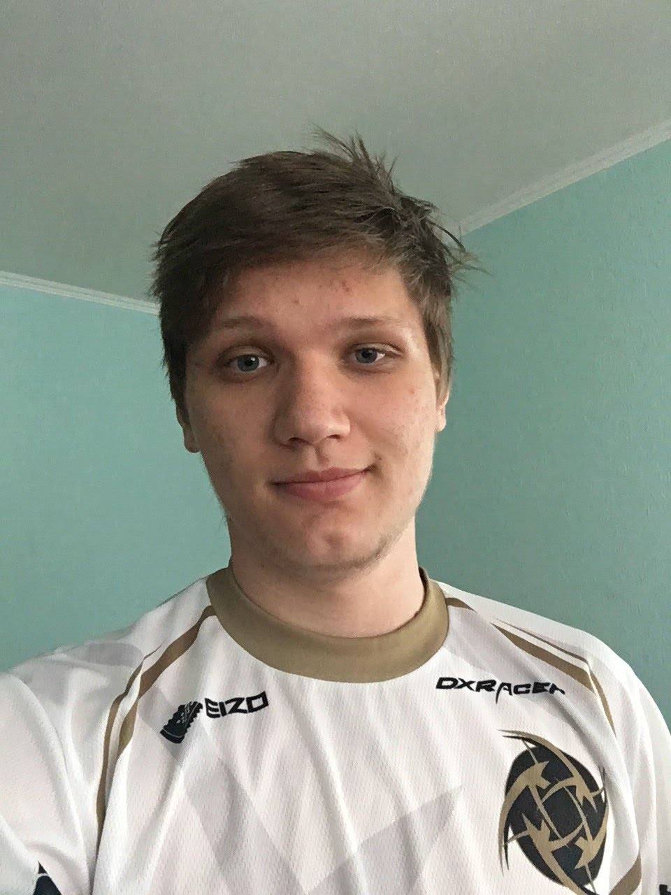 r3salt ：选手需要在RMR期间亲自设计签名贴纸