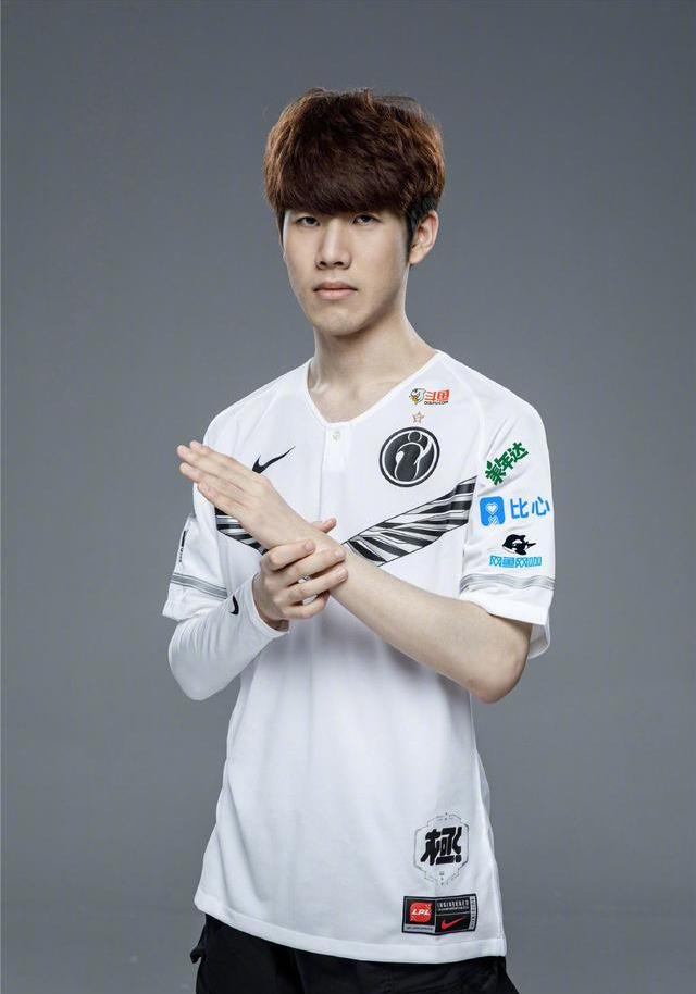 关泽源观看了 cvMax 加入 JD Gaming ：我想看看老麦如何管理 Ale 和老勋。最受期待的一集